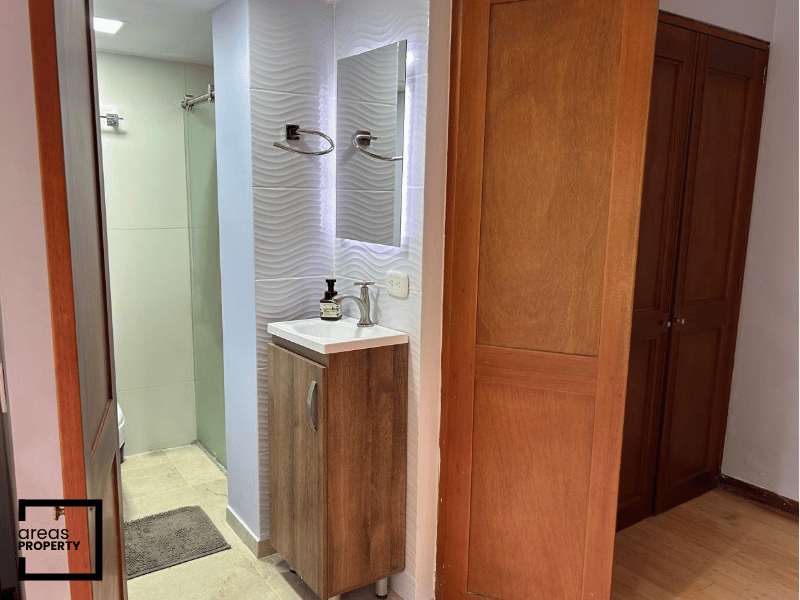 Casa en Venta y Arriendo en Cerros de Niza (260 m²) - Imagen 13