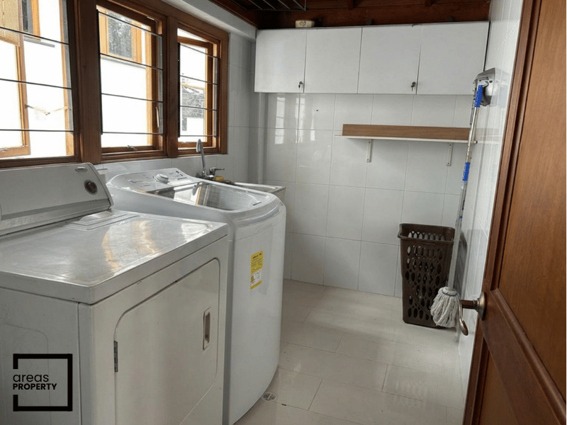 Casa en Venta y Arriendo en Cerros de Niza (260 m²) - Imagen 9