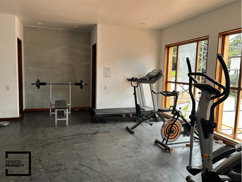 Casa en Venta y Arriendo en Cerros de Niza (260 m²) - Imagen 4