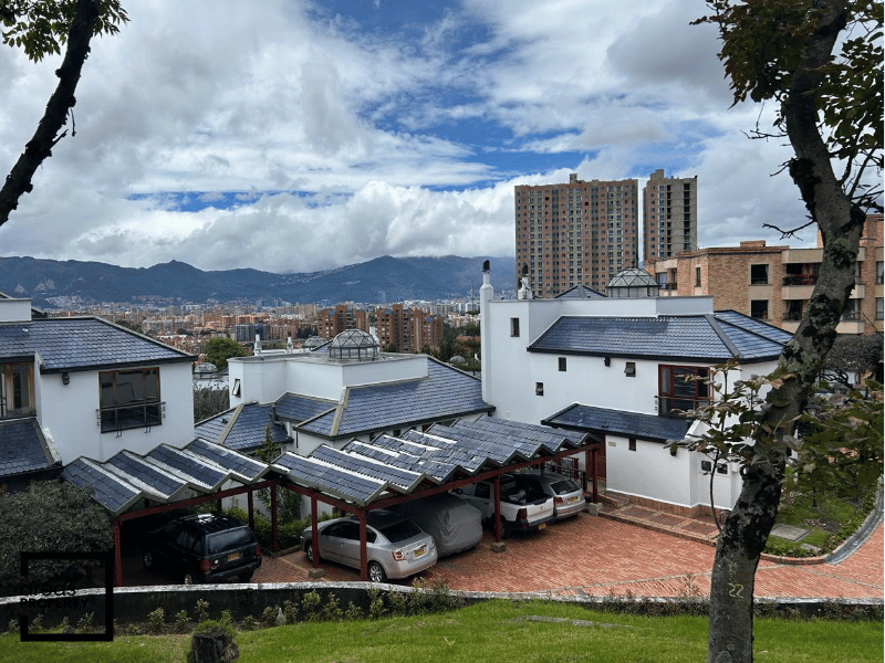 Casa en Venta y Arriendo en Cerros de Niza (260 m²) - Imagen 3